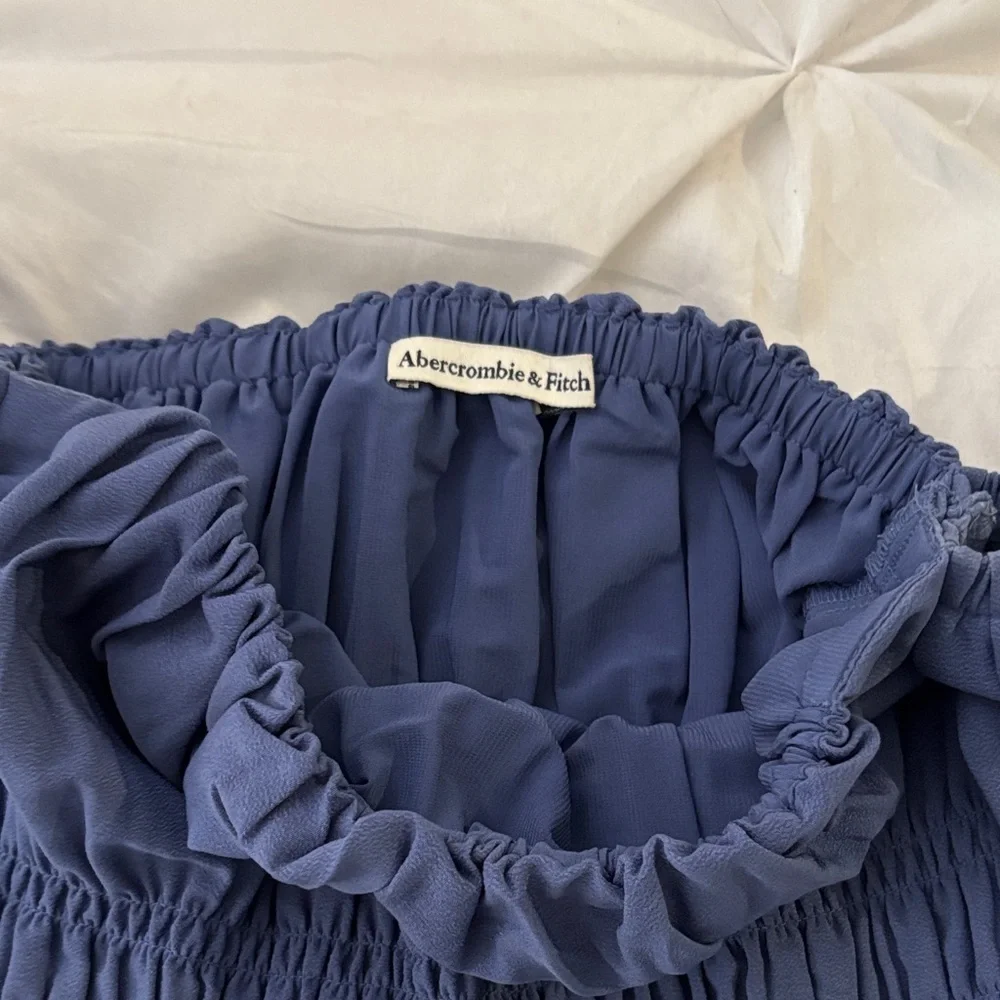 Abercrombie & Fitch Navy Blue Off-Shoulder Smocked Peasant Top xs